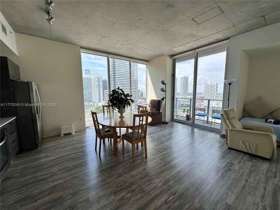 Recently Rented: $3,100 (2 beds, 2 baths, 791 Square Feet)