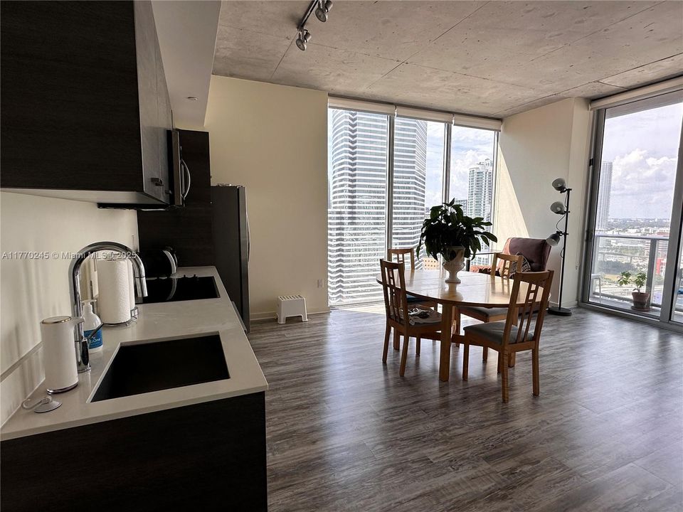 Recently Rented: $3,100 (2 beds, 2 baths, 791 Square Feet)