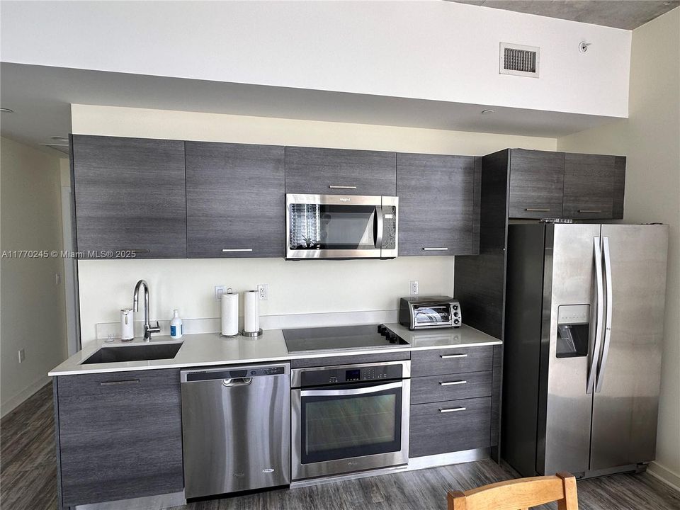 Recently Rented: $3,100 (2 beds, 2 baths, 791 Square Feet)