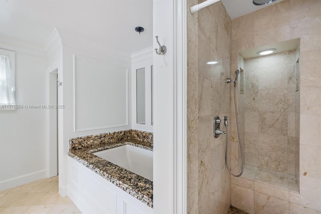 Недавно арендовано: $6,500 (3 спален, 3 ванн, 2424 Квадратных фут)