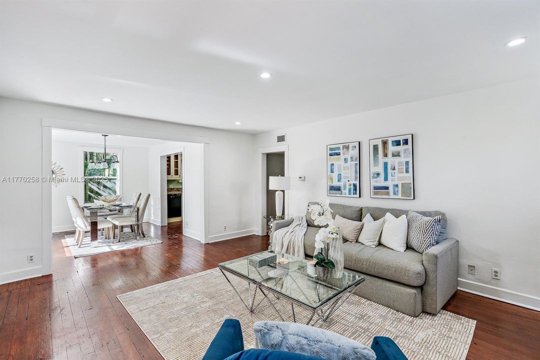 Недавно арендовано: $6,500 (3 спален, 3 ванн, 2424 Квадратных фут)