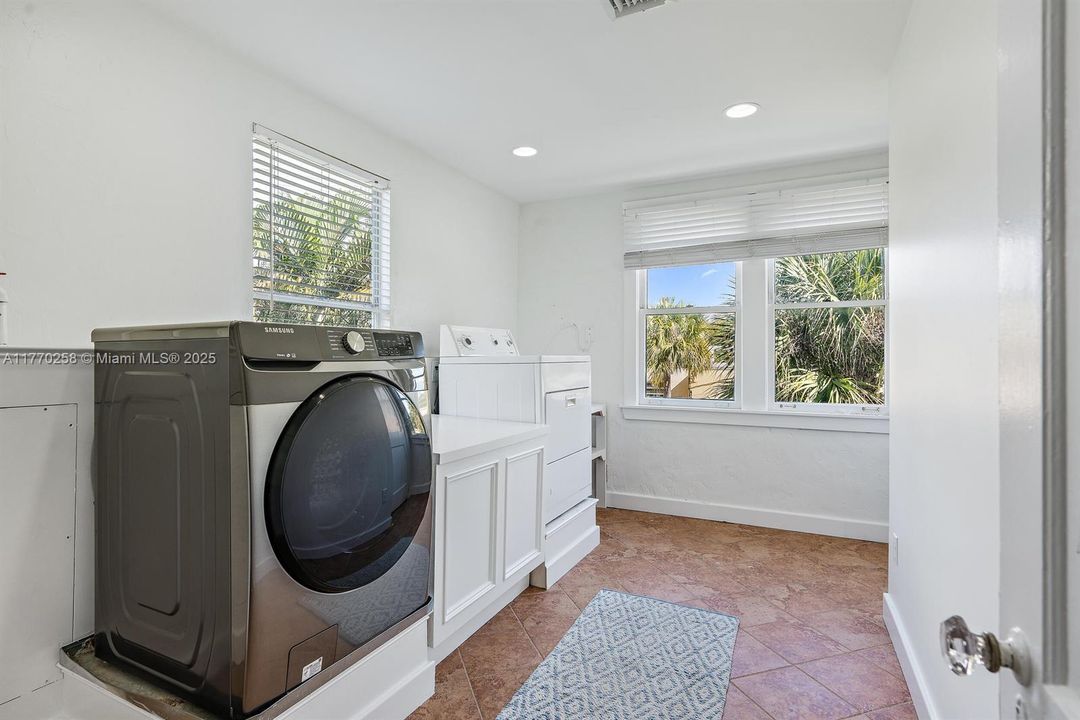 Недавно арендовано: $6,500 (3 спален, 3 ванн, 2424 Квадратных фут)