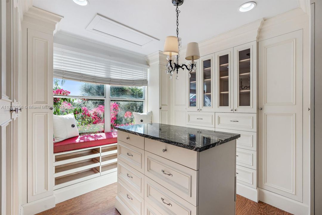 Недавно арендовано: $6,500 (3 спален, 3 ванн, 2424 Квадратных фут)