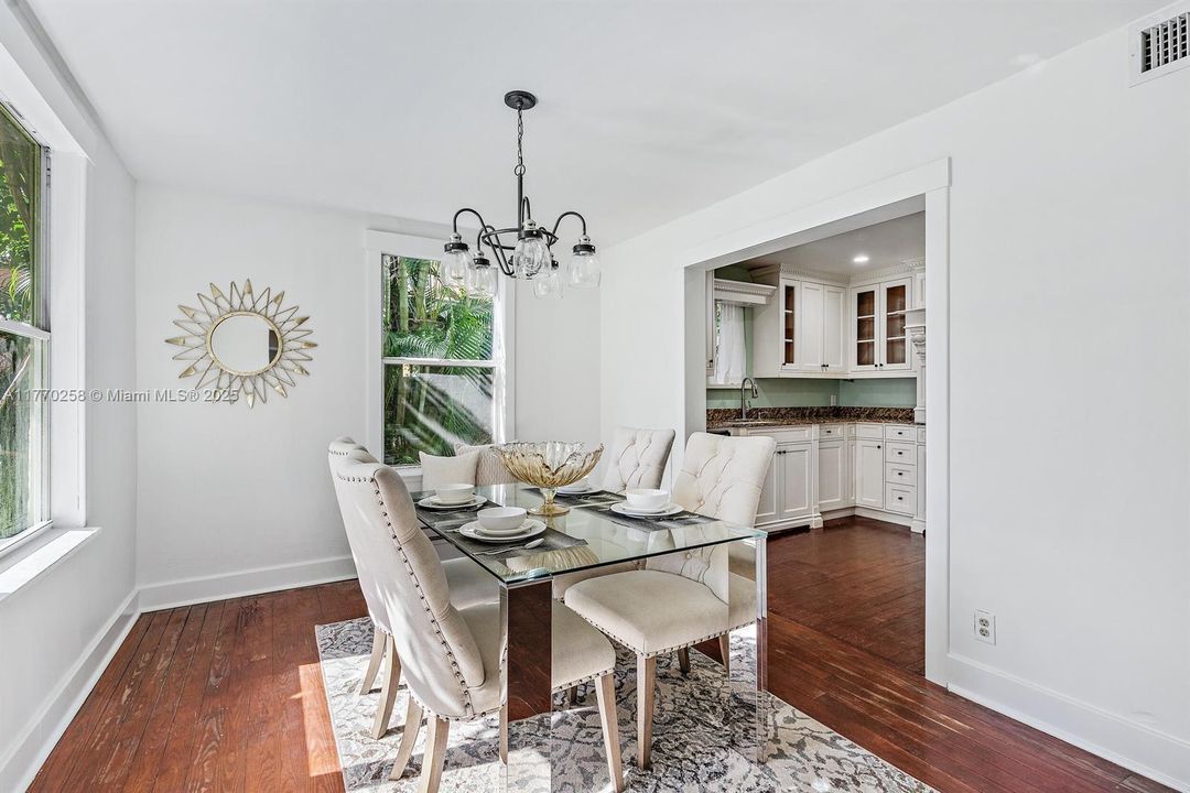 Недавно арендовано: $6,500 (3 спален, 3 ванн, 2424 Квадратных фут)