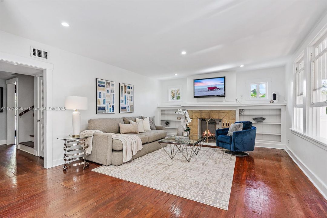 Недавно арендовано: $6,500 (3 спален, 3 ванн, 2424 Квадратных фут)