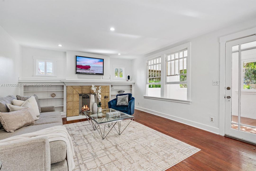 Недавно арендовано: $6,500 (3 спален, 3 ванн, 2424 Квадратных фут)