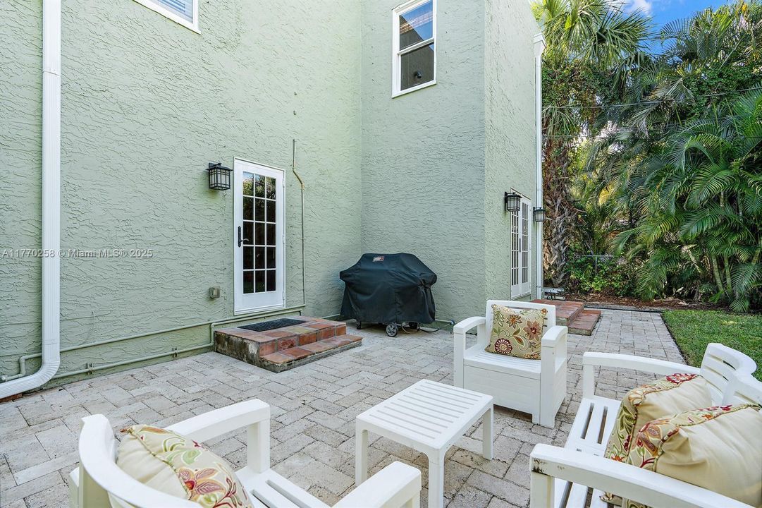 Недавно арендовано: $6,500 (3 спален, 3 ванн, 2424 Квадратных фут)