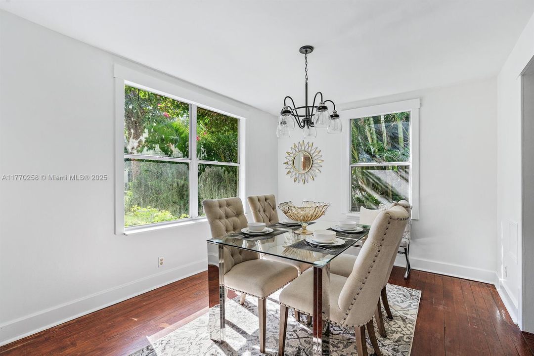 Недавно арендовано: $6,500 (3 спален, 3 ванн, 2424 Квадратных фут)