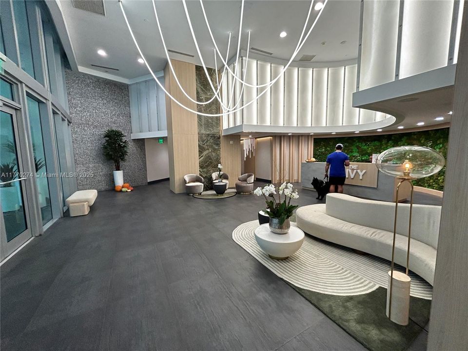 For Sale: $600,000 (2 beds, 2 baths, 1114 Square Feet)