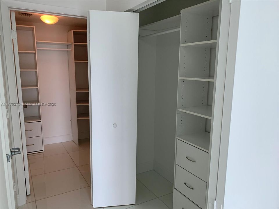 For Sale: $600,000 (2 beds, 2 baths, 1114 Square Feet)