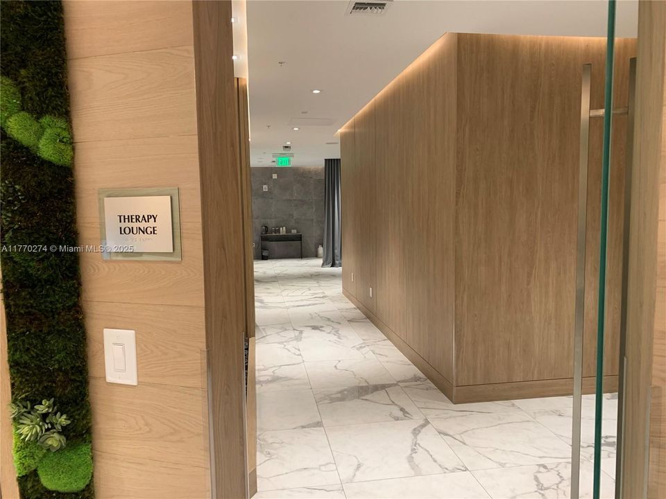 For Sale: $600,000 (2 beds, 2 baths, 1114 Square Feet)