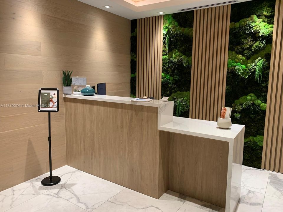 For Sale: $600,000 (2 beds, 2 baths, 1114 Square Feet)