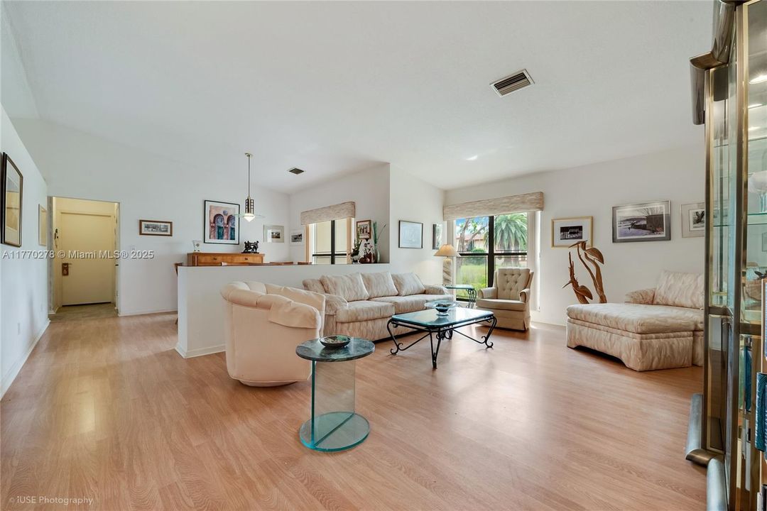 Recently Sold: $850,000 (4 beds, 2 baths, 2341 Square Feet)