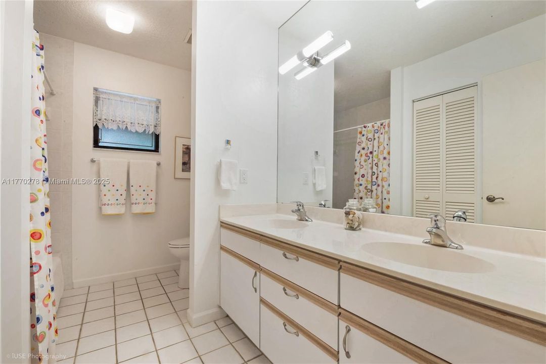 Recently Sold: $850,000 (4 beds, 2 baths, 2341 Square Feet)