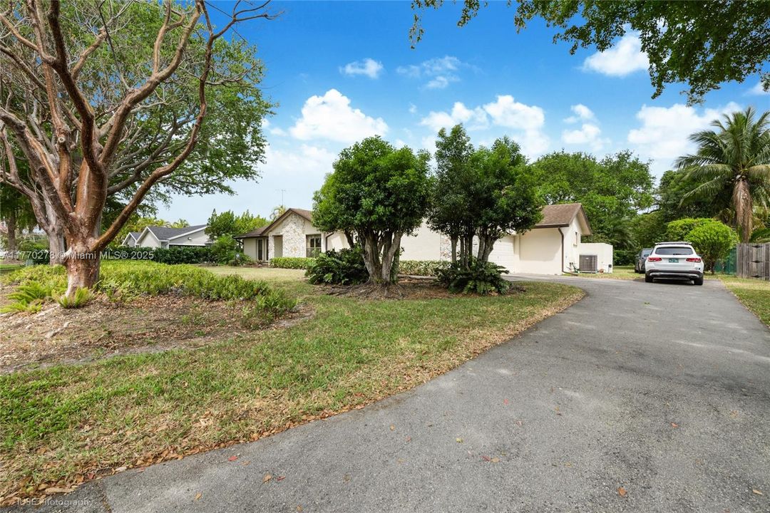 Recently Sold: $850,000 (4 beds, 2 baths, 2341 Square Feet)