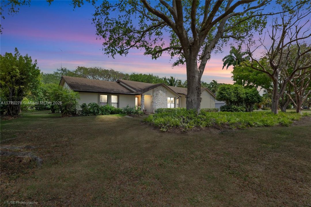 Recently Sold: $850,000 (4 beds, 2 baths, 2341 Square Feet)