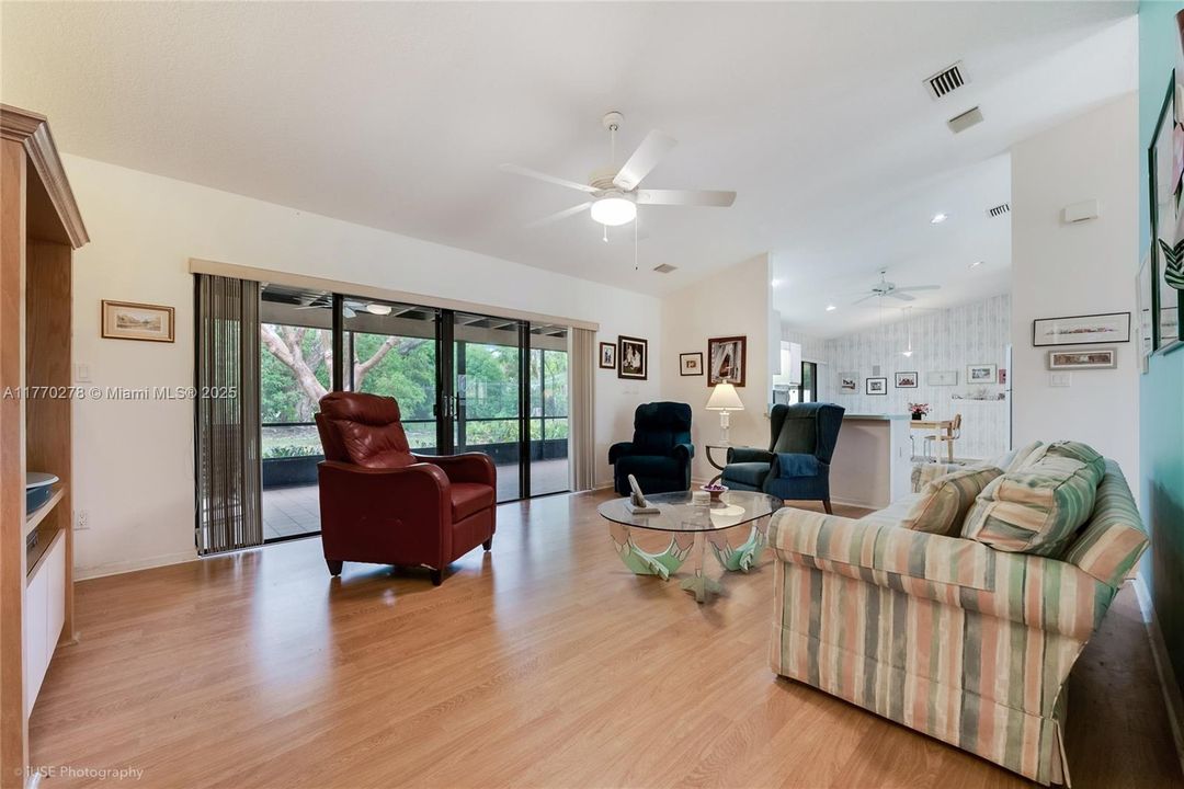 Recently Sold: $850,000 (4 beds, 2 baths, 2341 Square Feet)