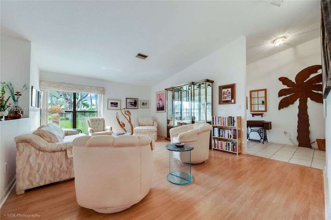 Recently Sold: $850,000 (4 beds, 2 baths, 2341 Square Feet)