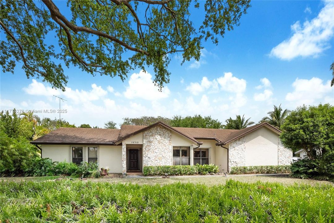 Recently Sold: $850,000 (4 beds, 2 baths, 2341 Square Feet)