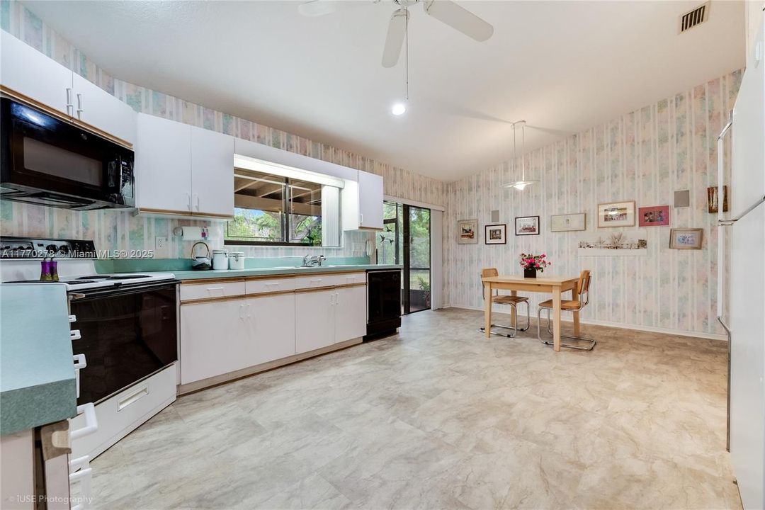 Recently Sold: $850,000 (4 beds, 2 baths, 2341 Square Feet)