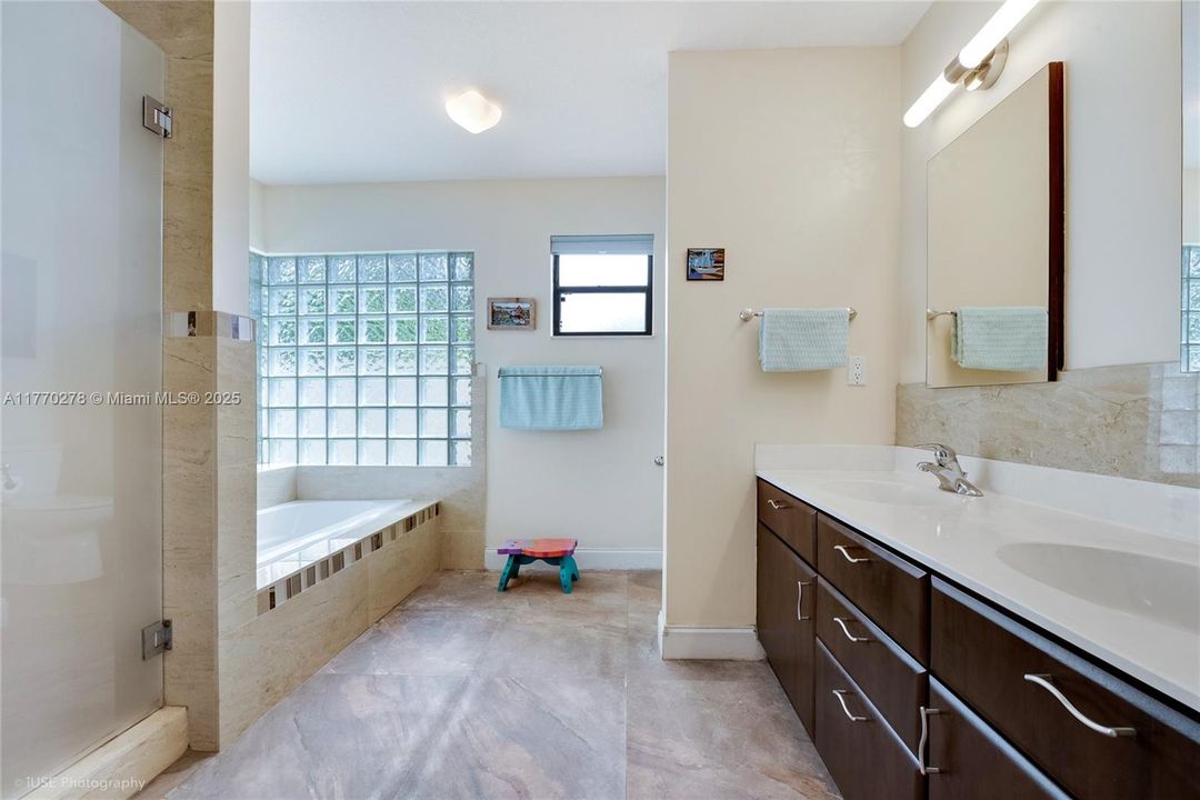 Recently Sold: $850,000 (4 beds, 2 baths, 2341 Square Feet)