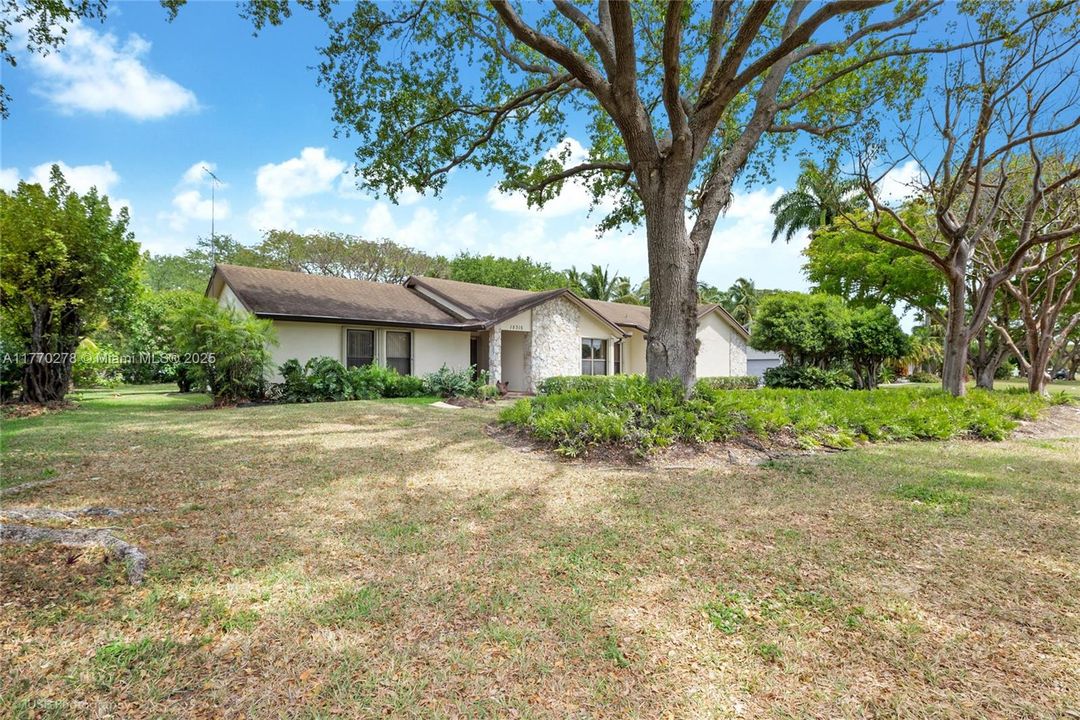 Recently Sold: $850,000 (4 beds, 2 baths, 2341 Square Feet)