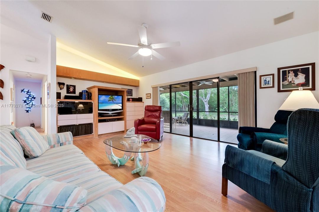 Recently Sold: $850,000 (4 beds, 2 baths, 2341 Square Feet)