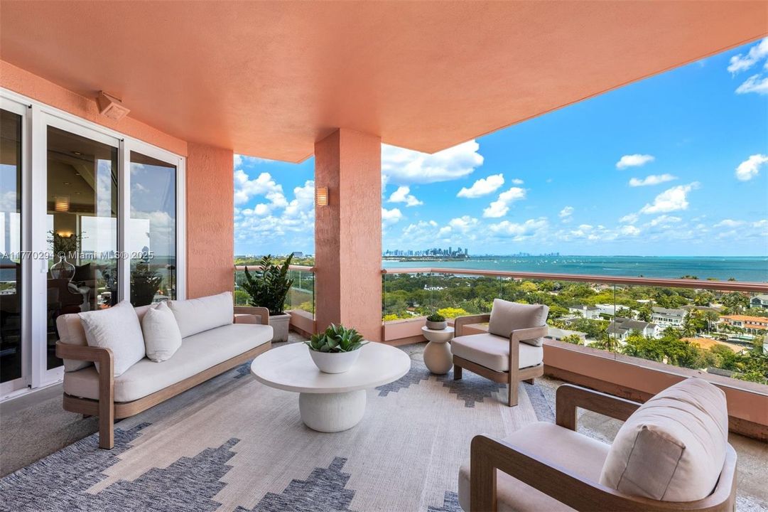 На продажу: $6,700,000 (3 спален, 4 ванн, 5230 Квадратных фут)