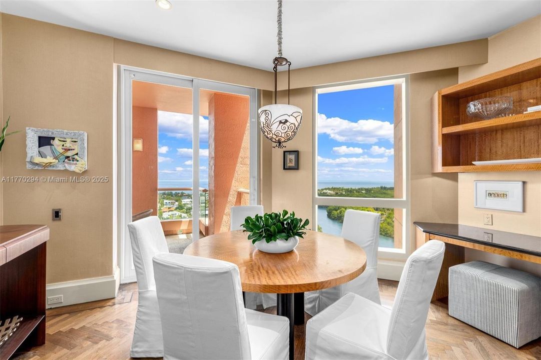 На продажу: $6,700,000 (3 спален, 4 ванн, 5230 Квадратных фут)