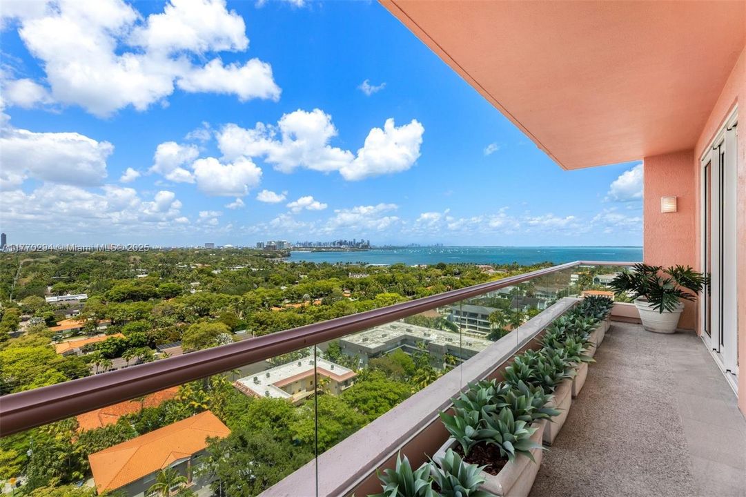 На продажу: $6,700,000 (3 спален, 4 ванн, 5230 Квадратных фут)