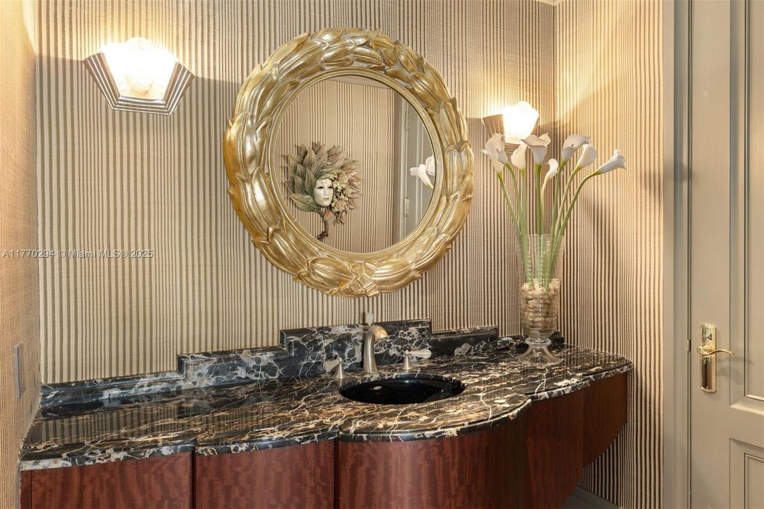 На продажу: $6,700,000 (3 спален, 4 ванн, 5230 Квадратных фут)