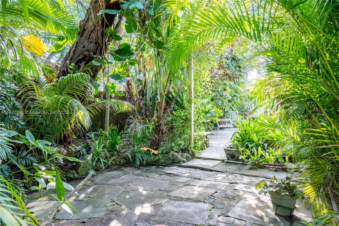 Recently Sold: $510,000 (3 beds, 2 baths, 1551 Square Feet)