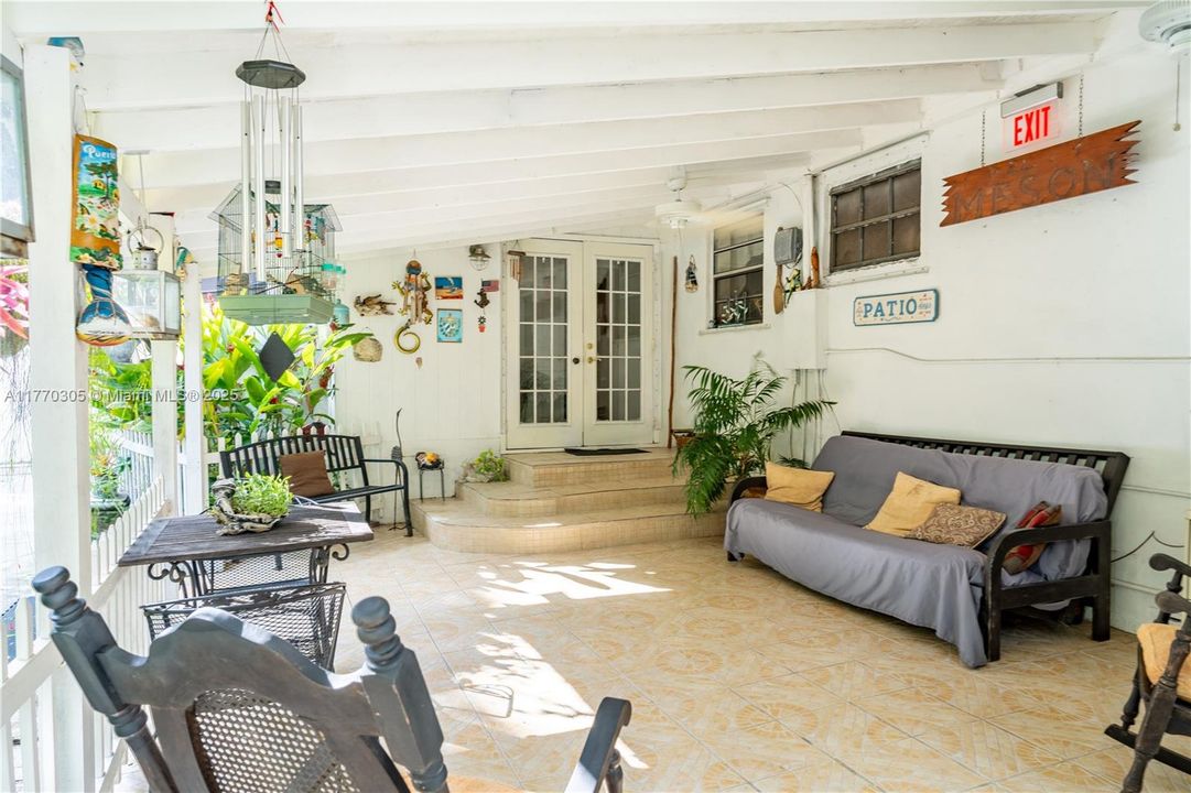 Recently Sold: $510,000 (3 beds, 2 baths, 1551 Square Feet)