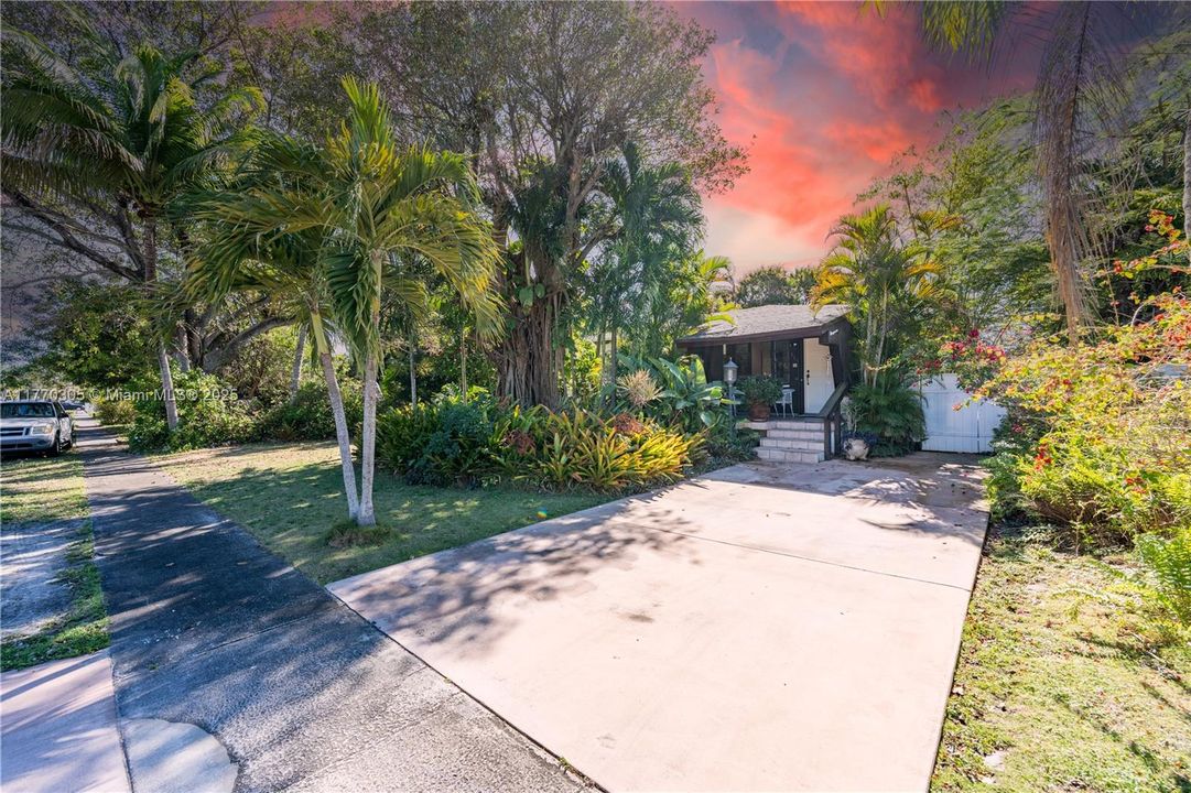 Recently Sold: $510,000 (3 beds, 2 baths, 1551 Square Feet)