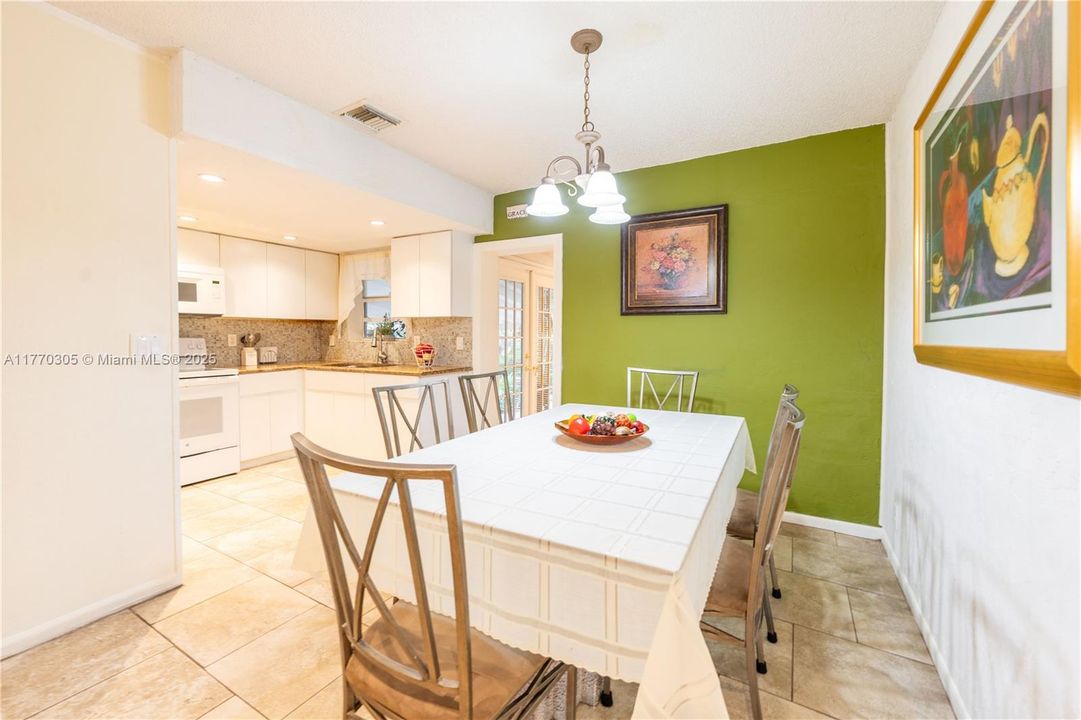 Recently Sold: $510,000 (3 beds, 2 baths, 1551 Square Feet)