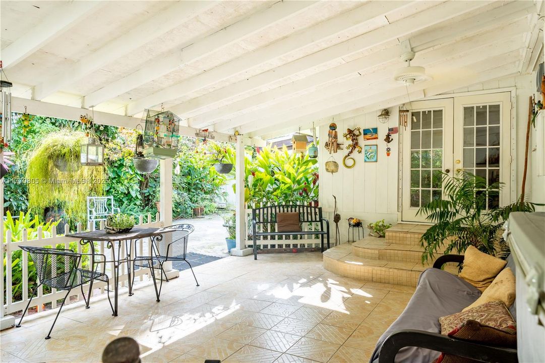 Recently Sold: $510,000 (3 beds, 2 baths, 1551 Square Feet)