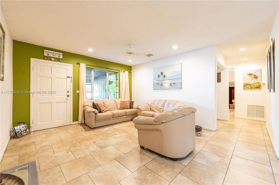 Recently Sold: $510,000 (3 beds, 2 baths, 1551 Square Feet)