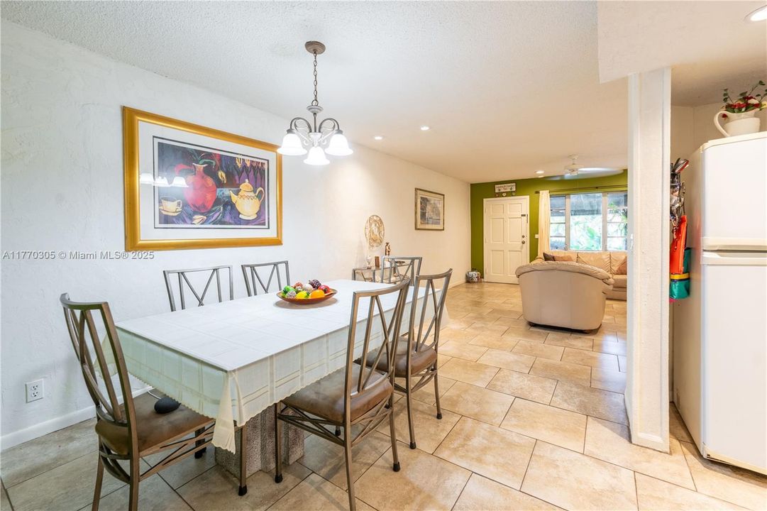 Recently Sold: $510,000 (3 beds, 2 baths, 1551 Square Feet)