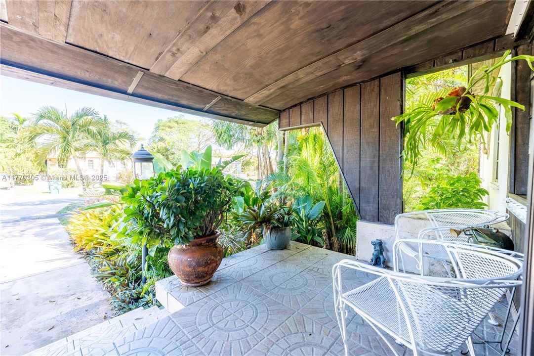 Recently Sold: $510,000 (3 beds, 2 baths, 1551 Square Feet)