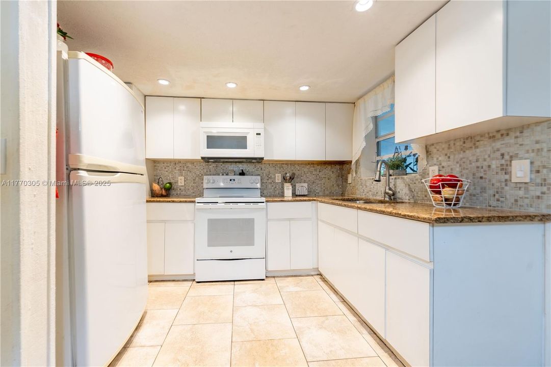 Recently Sold: $510,000 (3 beds, 2 baths, 1551 Square Feet)