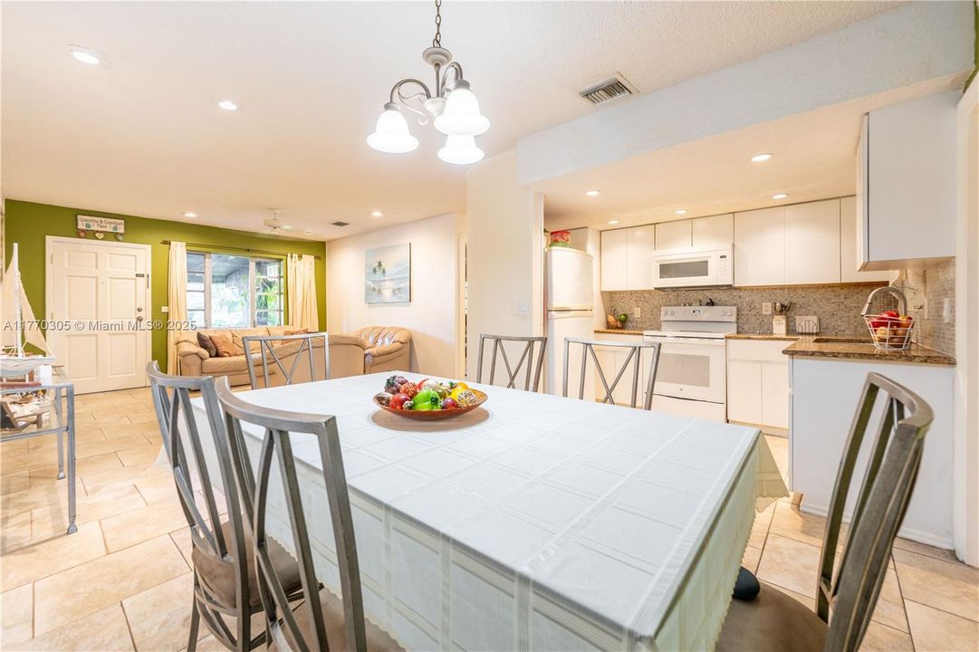 Recently Sold: $510,000 (3 beds, 2 baths, 1551 Square Feet)