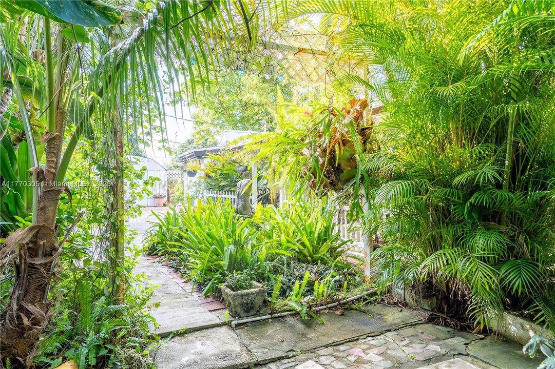 Recently Sold: $510,000 (3 beds, 2 baths, 1551 Square Feet)