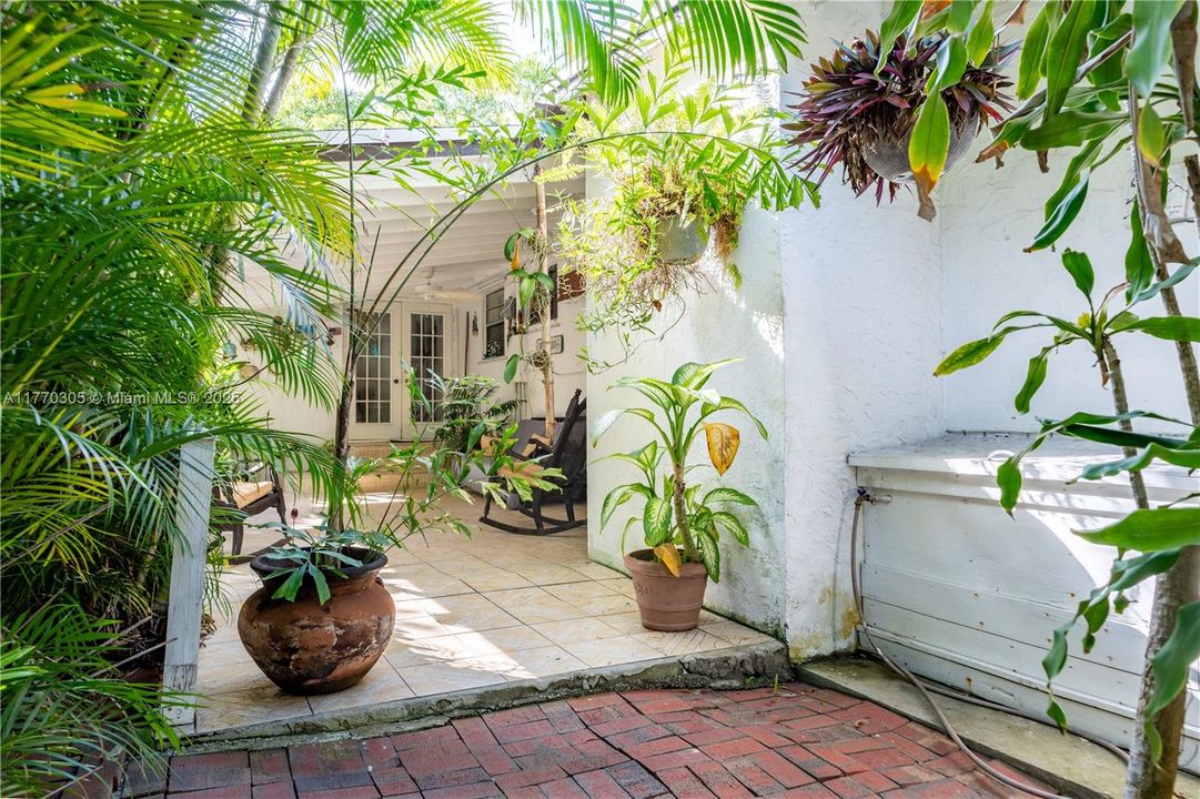 Recently Sold: $510,000 (3 beds, 2 baths, 1551 Square Feet)