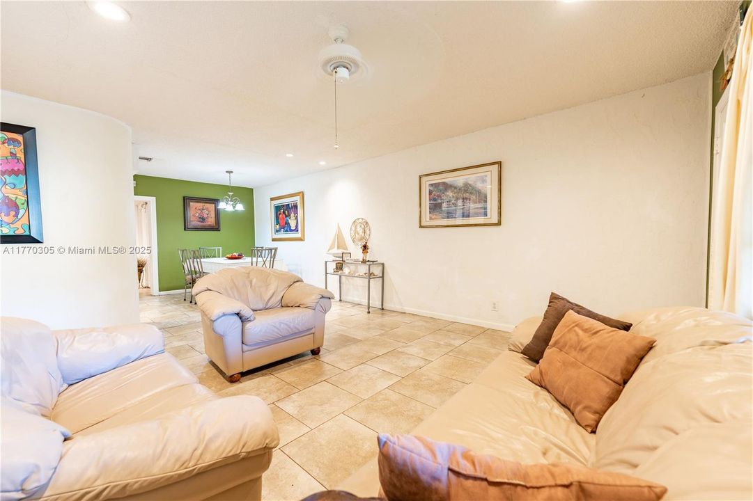 Recently Sold: $510,000 (3 beds, 2 baths, 1551 Square Feet)