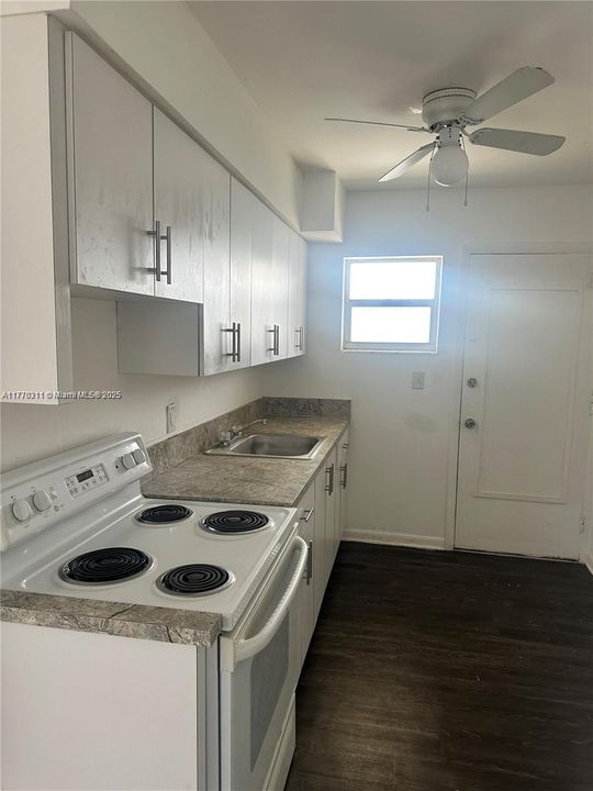 Recently Rented: $1,600 (1 beds, 1 baths, 870 Square Feet)