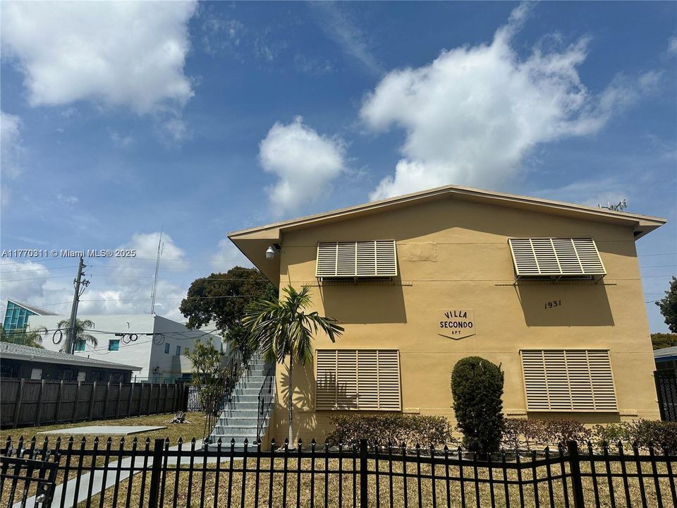 Recently Rented: $1,600 (1 beds, 1 baths, 870 Square Feet)