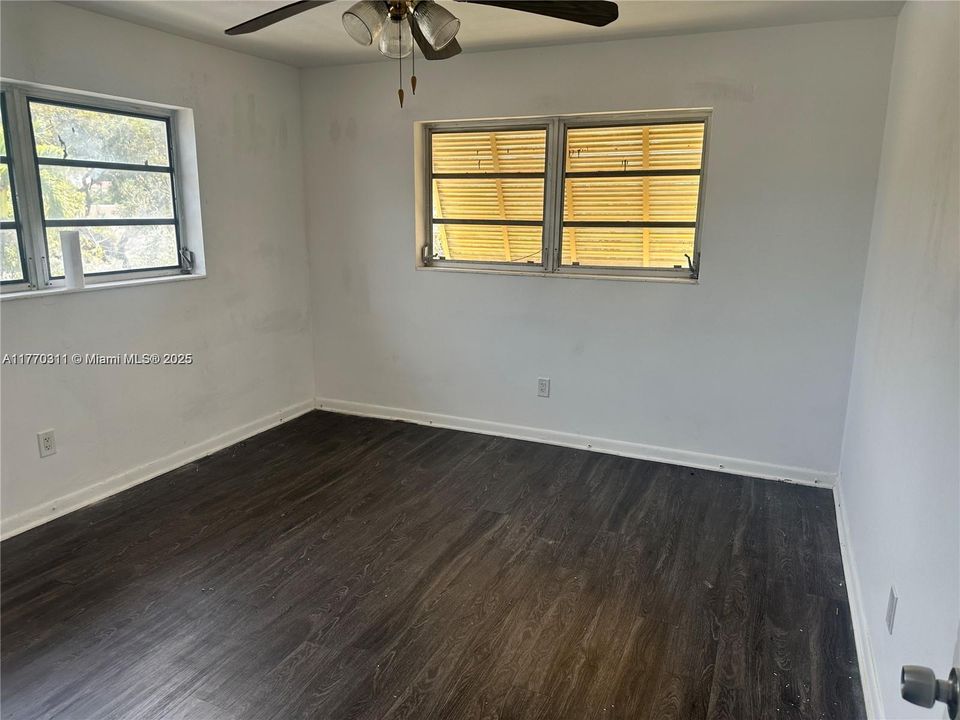 Recently Rented: $1,600 (1 beds, 1 baths, 870 Square Feet)