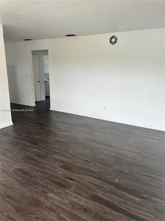 Recently Rented: $1,600 (1 beds, 1 baths, 870 Square Feet)