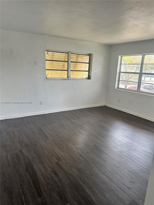 Recently Rented: $1,600 (1 beds, 1 baths, 870 Square Feet)