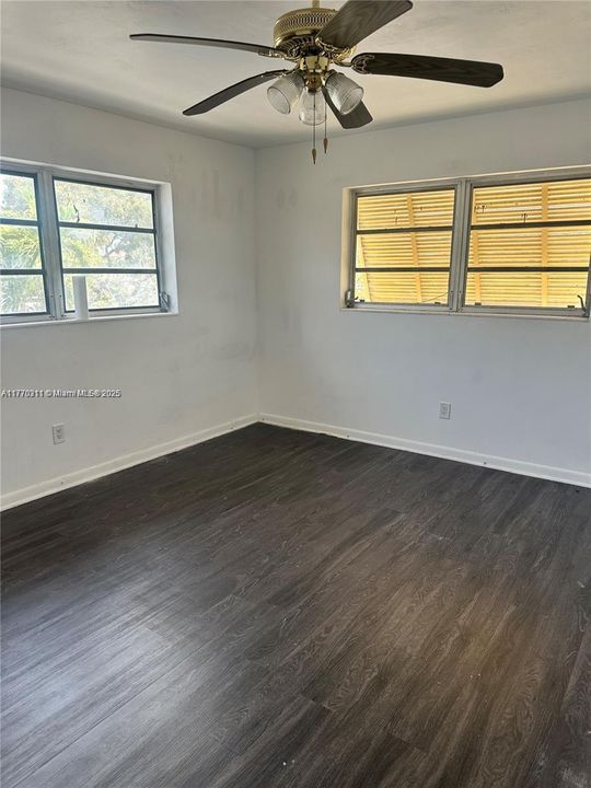 Recently Rented: $1,600 (1 beds, 1 baths, 870 Square Feet)
